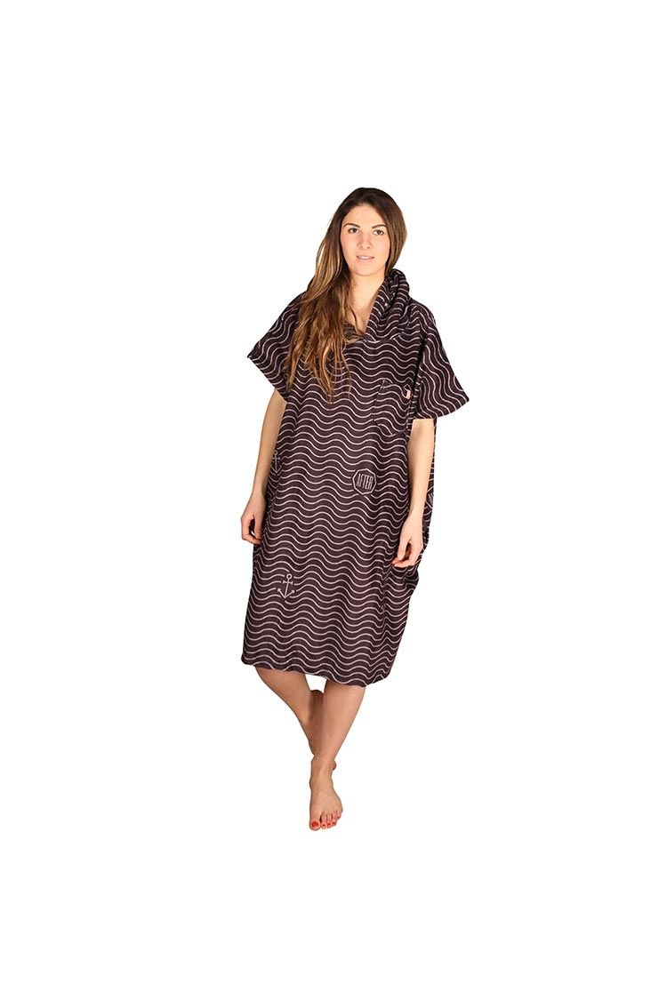 After WAVES Poncho Black 2019